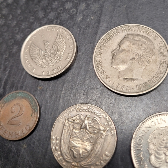 Set of seven collectable coins - Picture 6 of 6